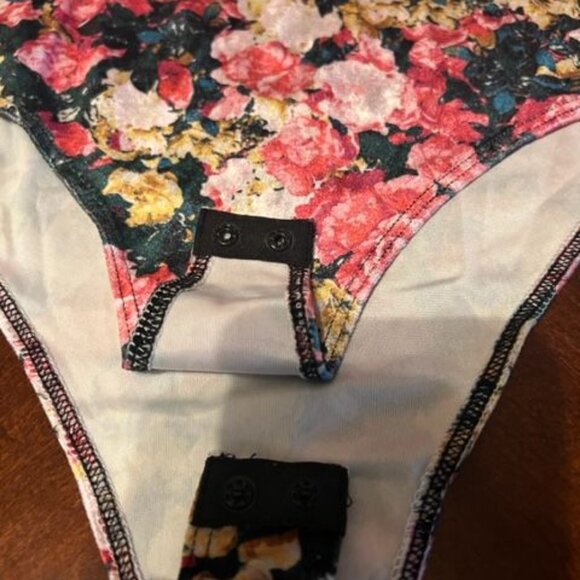 Her Bottari Womens Floral Long Sleeve V-Neck‎ Bodysuit velvet  snap closure - Picture 3 of 7